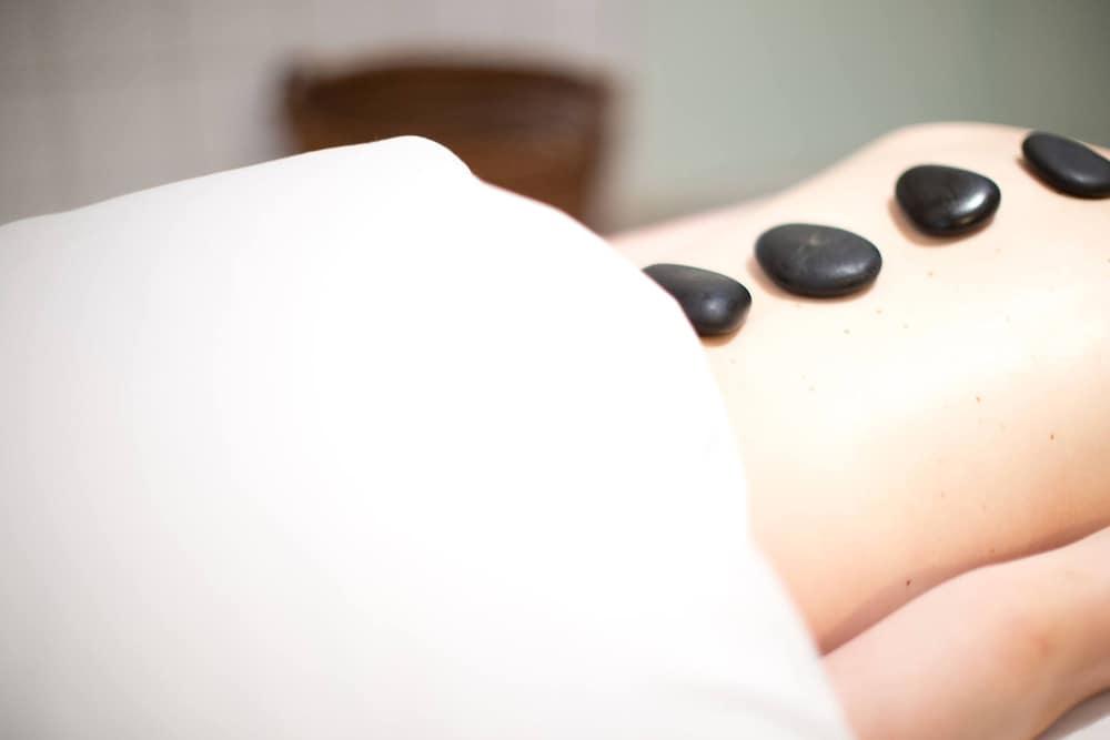 Braemar Lodge And Spa Hanmer Springs Εξωτερικό φωτογραφία Hot stone massage