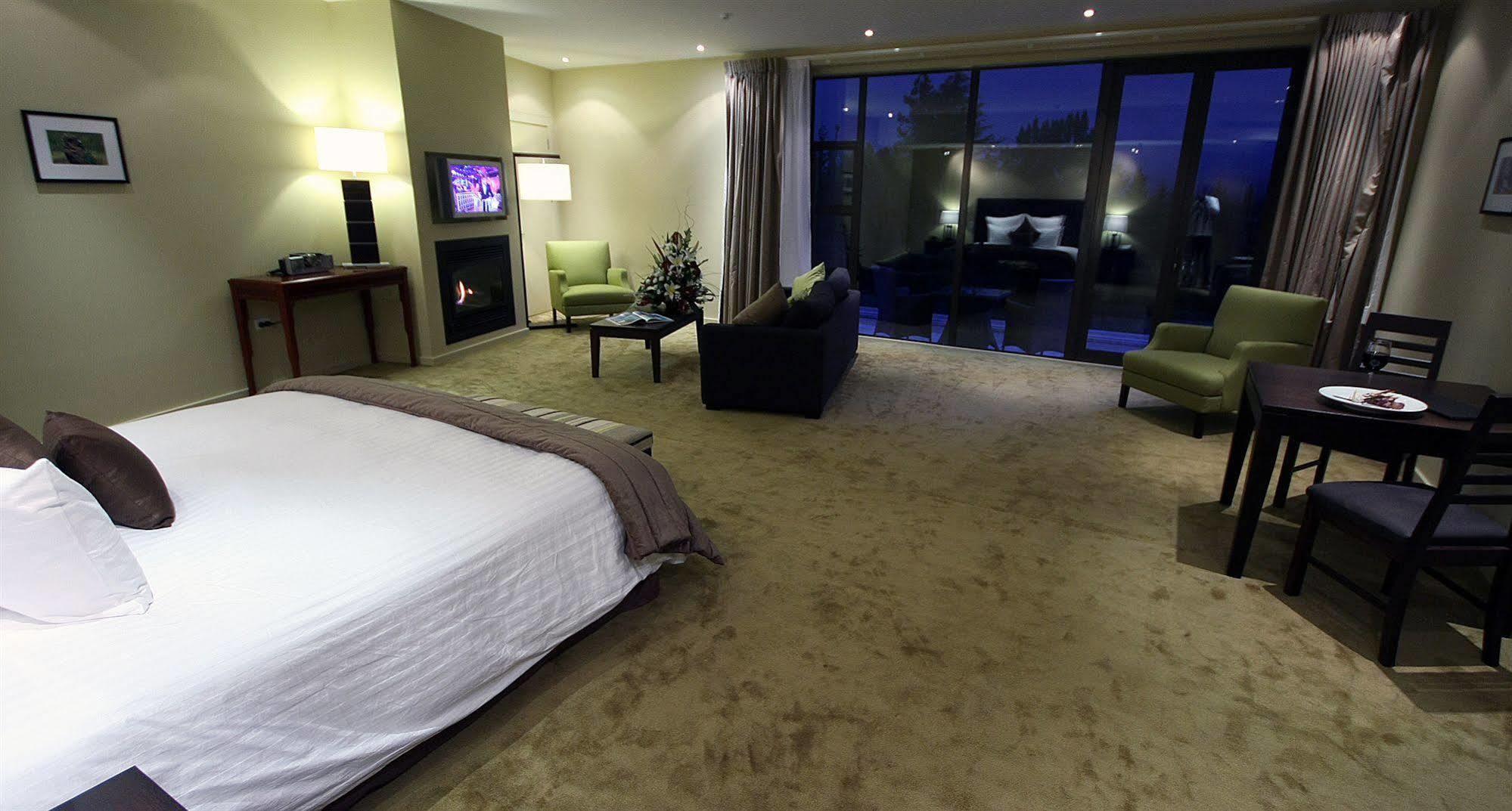 Braemar Lodge And Spa Hanmer Springs Εξωτερικό φωτογραφία A suite at the hotel